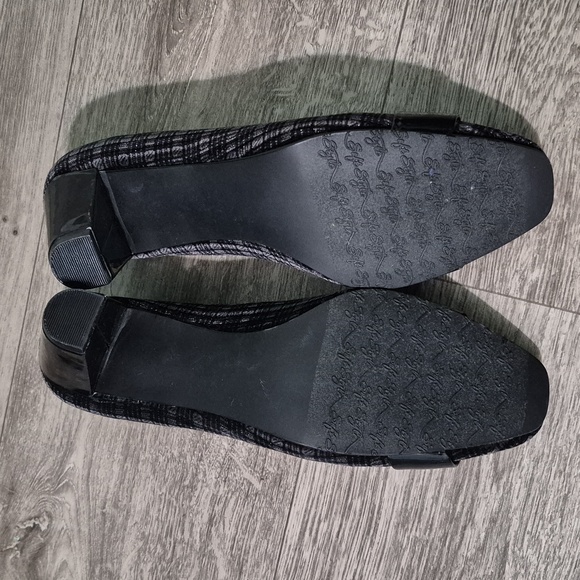 Soft Style Black Plaid‎ Women's Flats - Picture 4 of 5